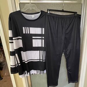 Woman’s Abstract tunic and pants, 2pc Set Size Plus 3X, NWT
